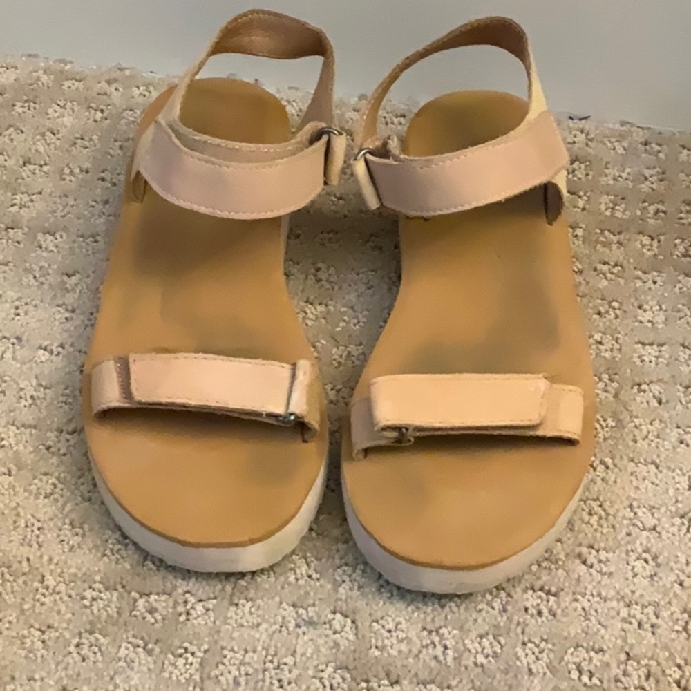 Madewell Stylish Tan Sandals.
